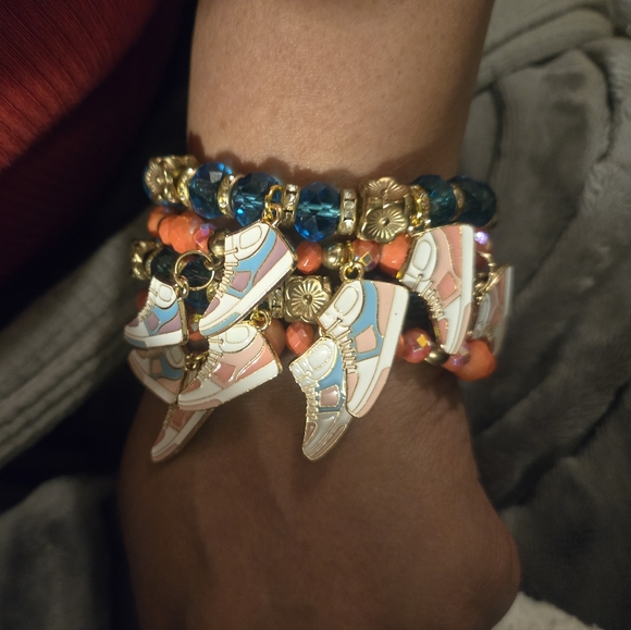 4 stack bracelets - Picture 3 of 15